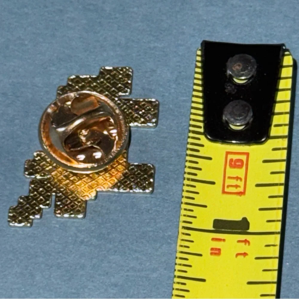 š4/$8 Pixel Unicorn Small Decorative Enamel Pin Broach - Picture 3 of 3